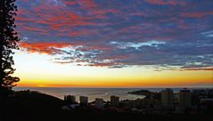 Coucher de soleil sur Nouméa à partir du Mont Ouen Toro (couleurs naturelles)