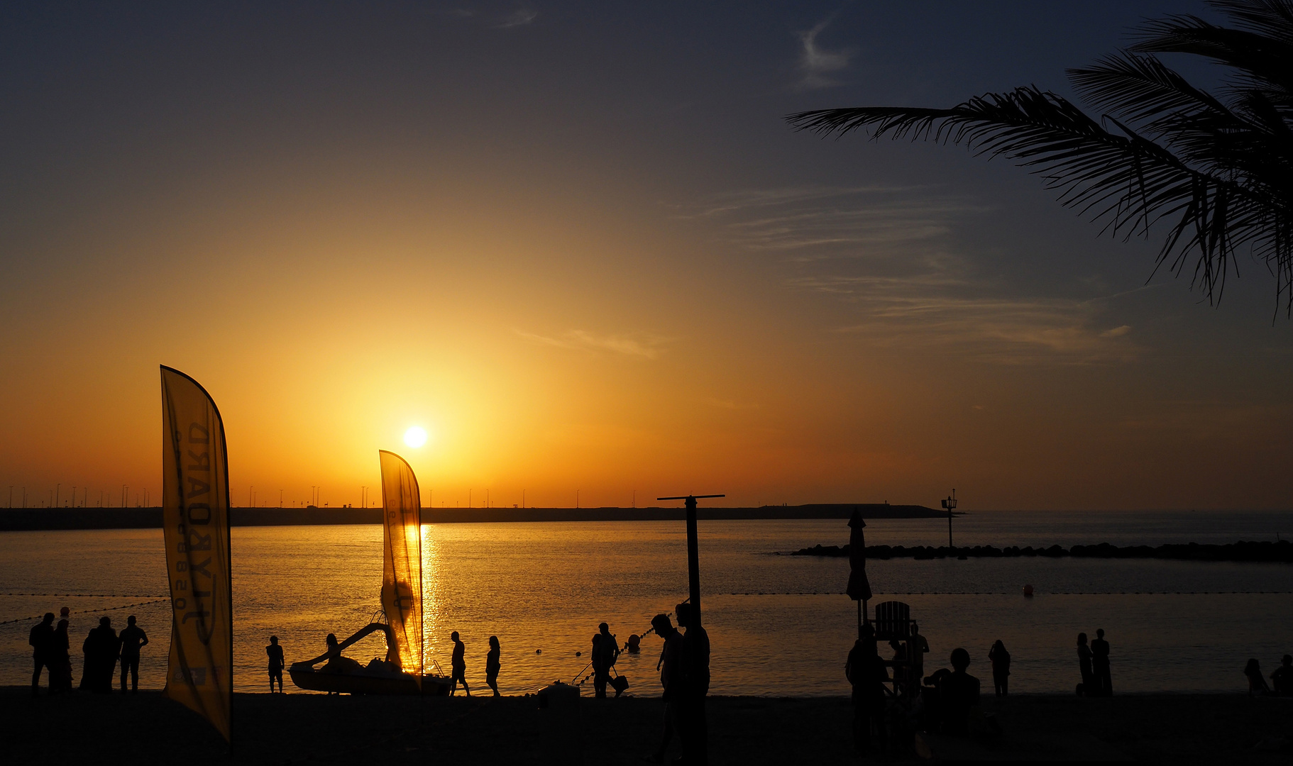 Coucher de soleil sur une plage de Dubaï