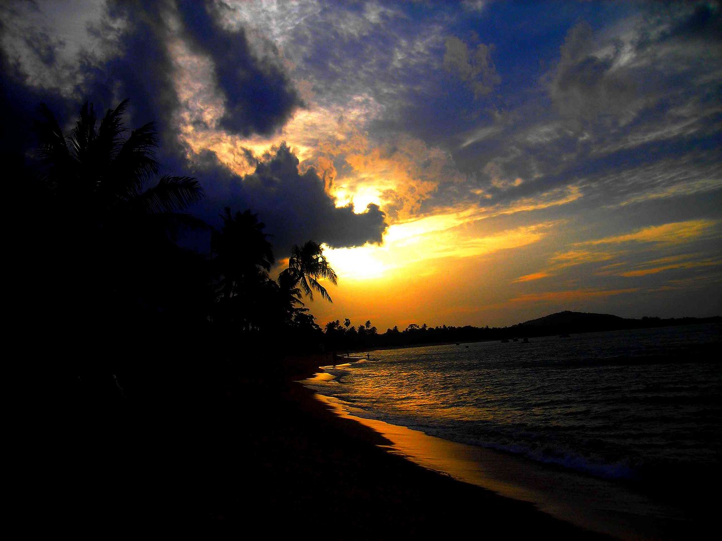 Coucher de soleil sur une plage de Koh Samui...