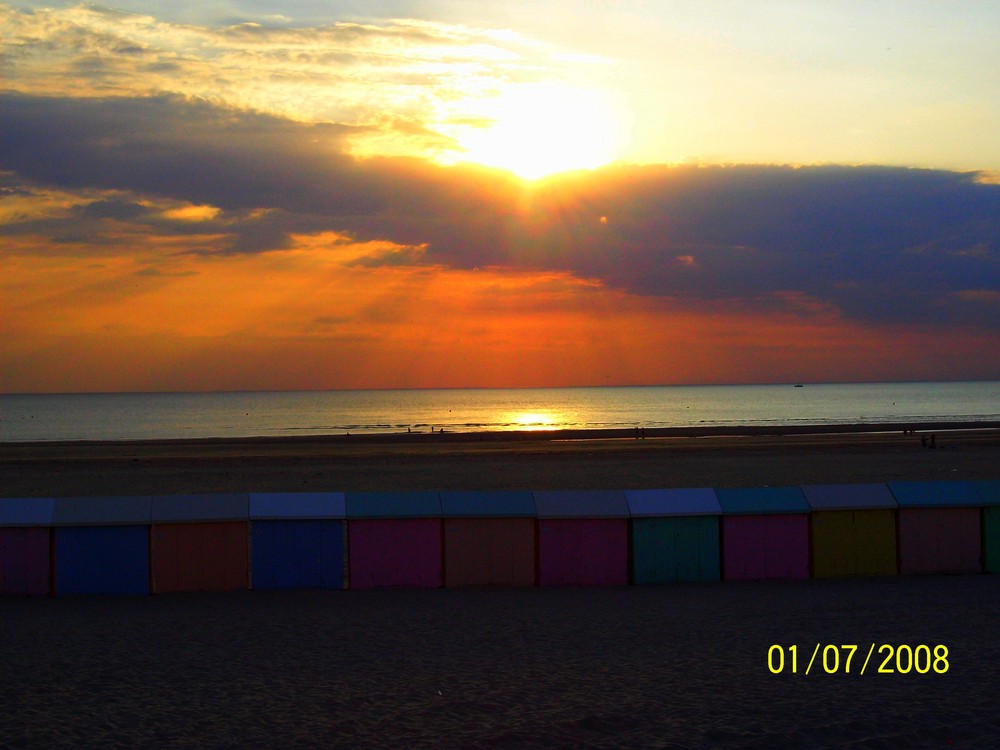 coucher de soleil sur une plage du nord