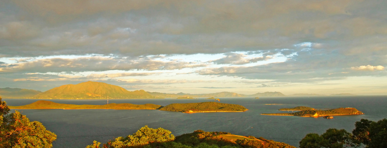 Coucher de soleil vers le sud-ouest  à partir du Mont Ouen-Toro, Nouméa