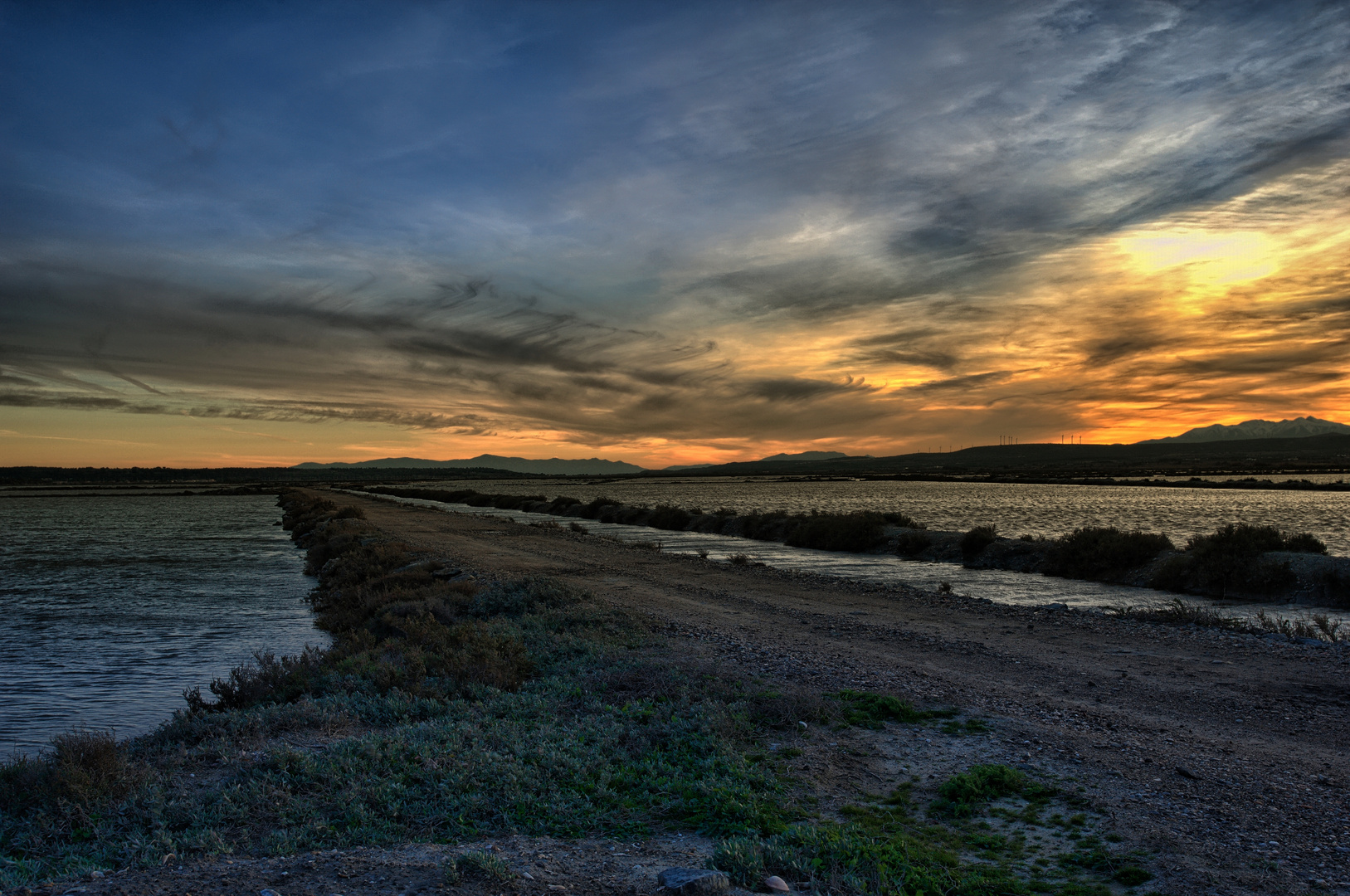 Coucher du soleil sur les salins