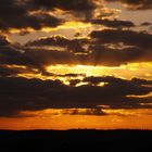 Coucher jaune orangé pour le mercredi