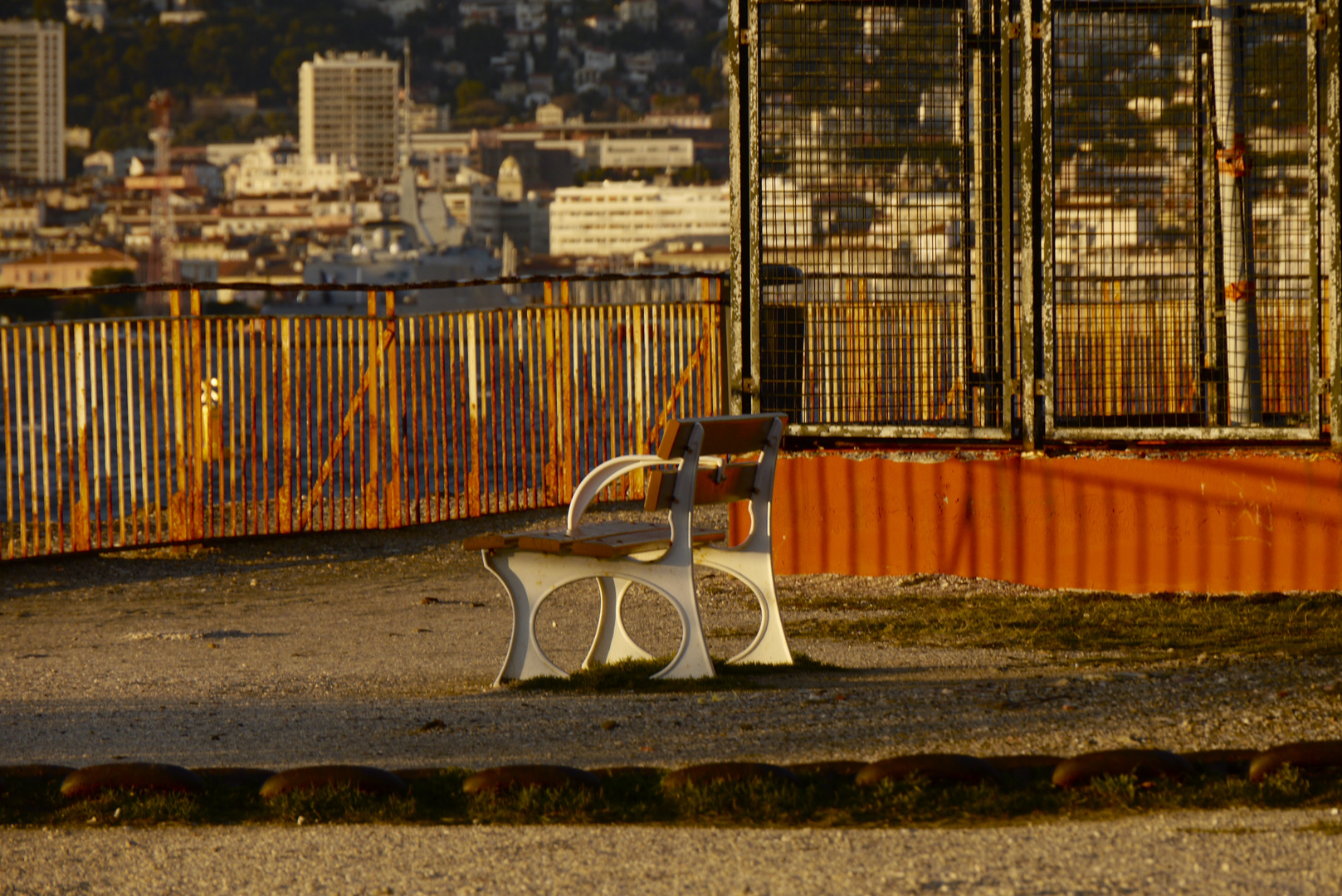 Coucher sur le banc