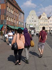 Couleurs d’hier et d’aujourd’hui à Augsbourg, avec la Maison des Tisserands sur la Moritzplatz