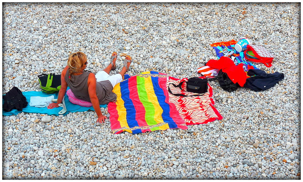 COULEURS SUR LES GALETS D'ETRETAT