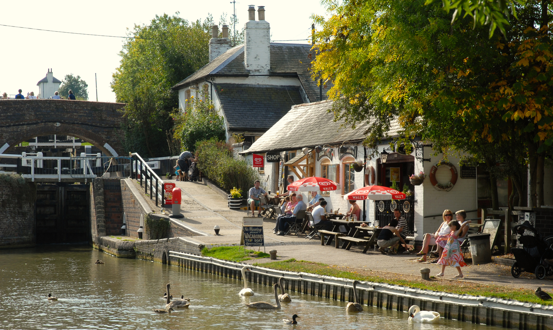 Country Pub at the Grand Union Canal (Leicestershire)