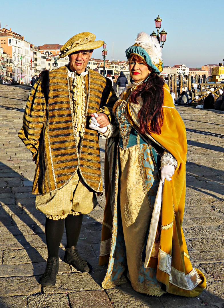 couple costumé sur le quai de la Schiavoni