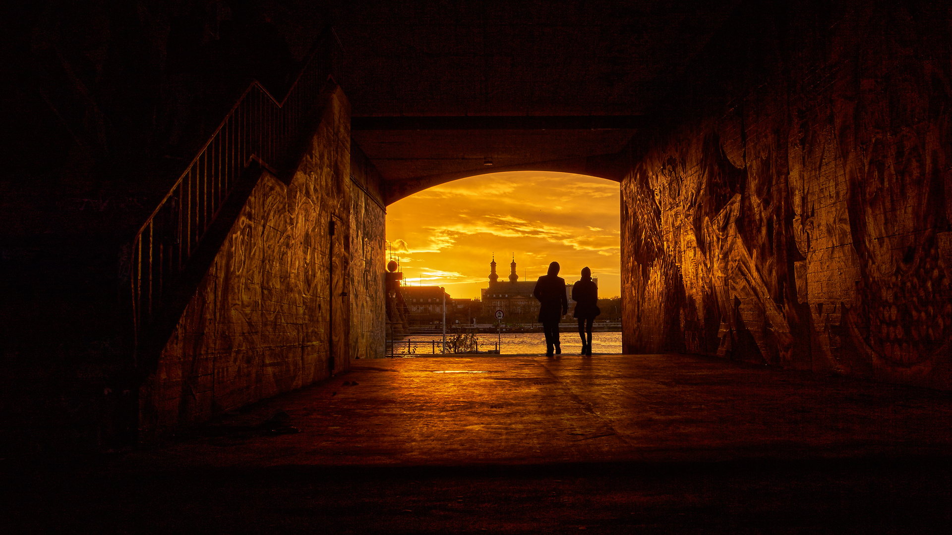 couple in a tunnel