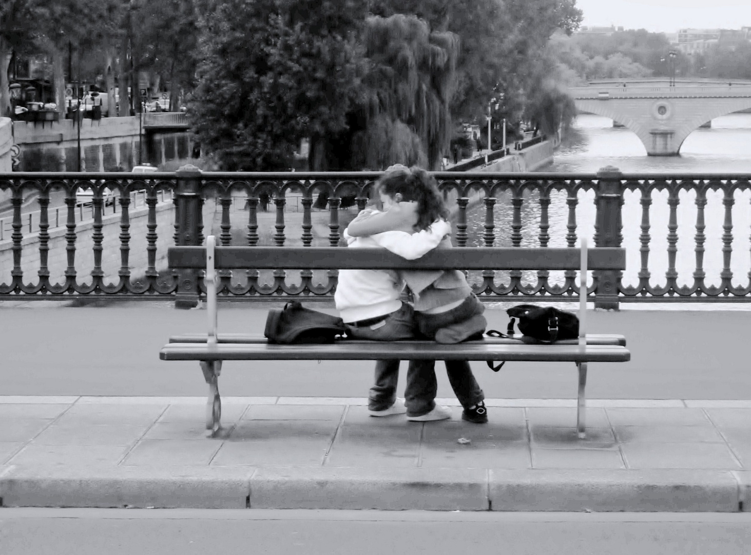 Couple sur un banc