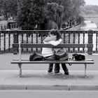 Couple sur un banc