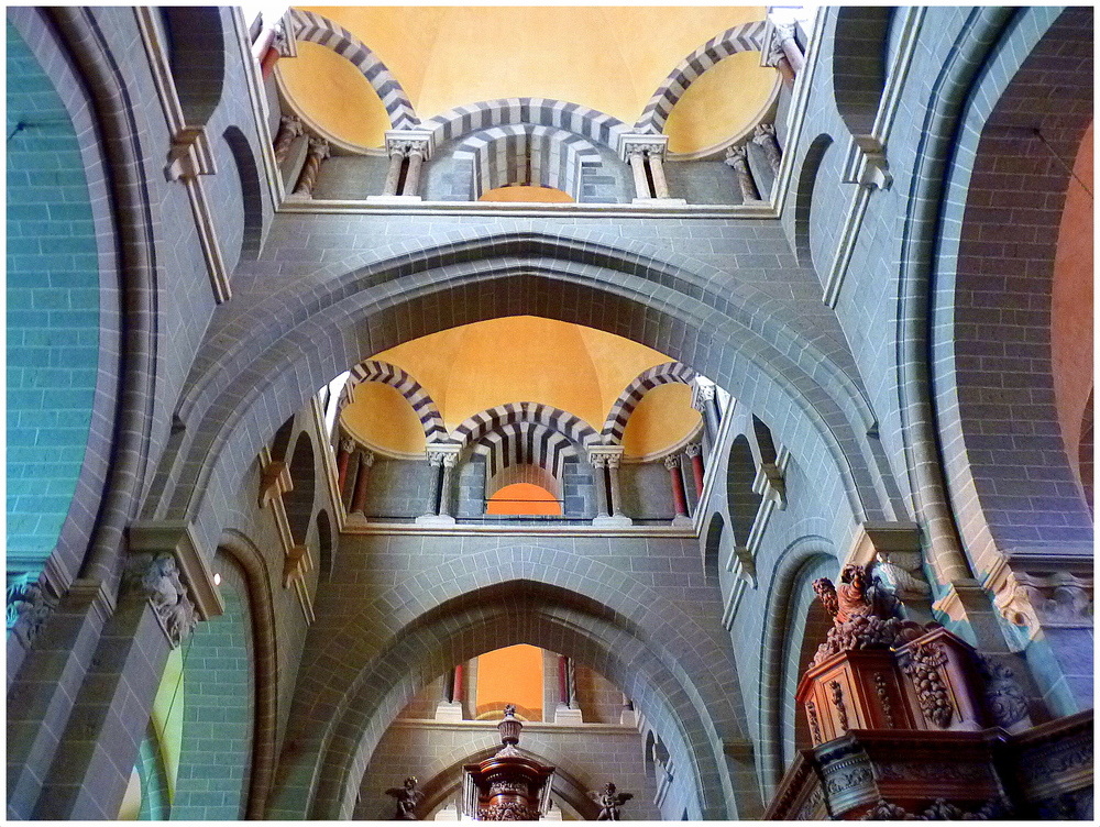 COUPOLE de la Cathédrale du Puy .