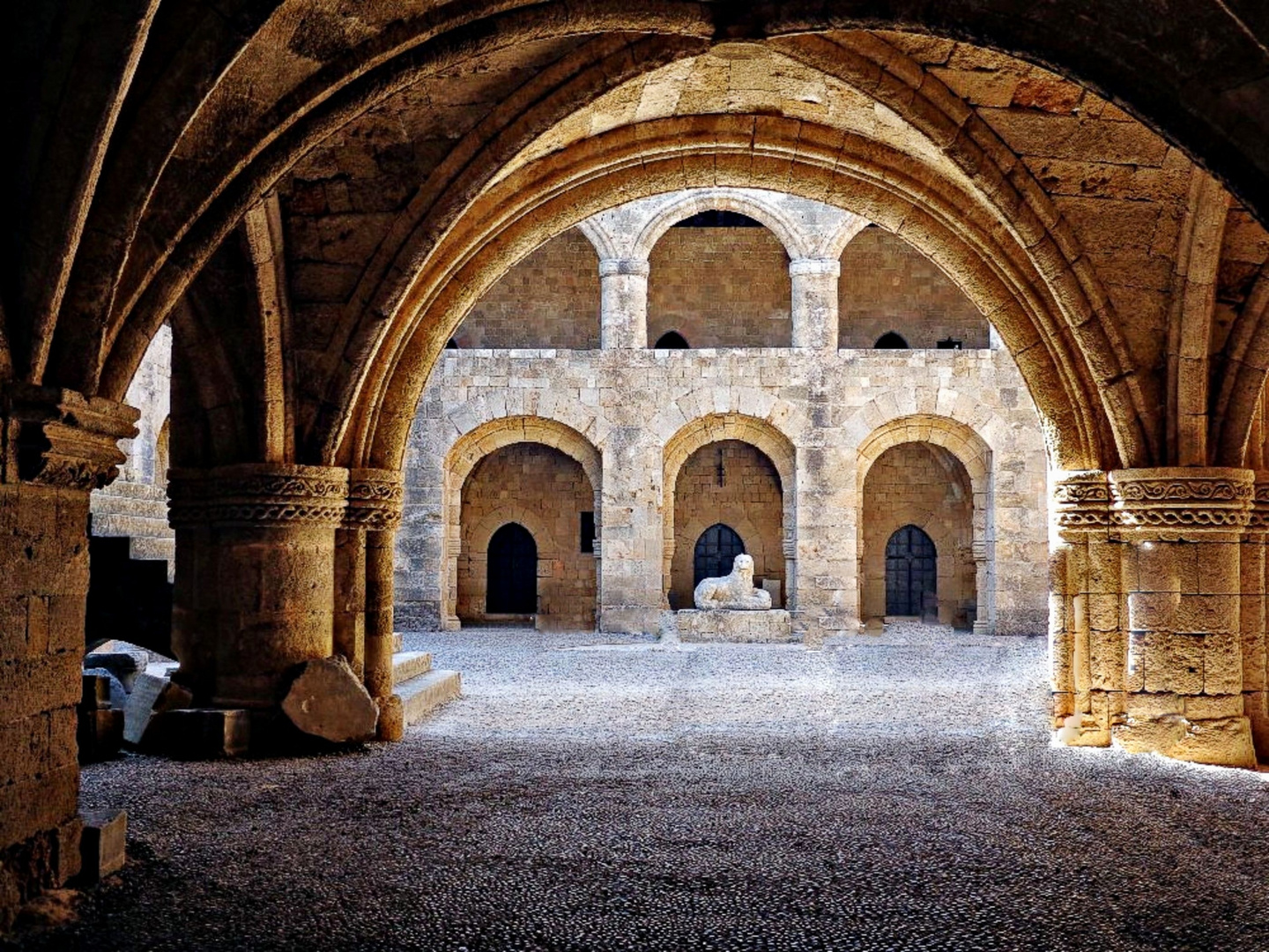 Cour de l'Hôpital des Chevaliers de St Jean