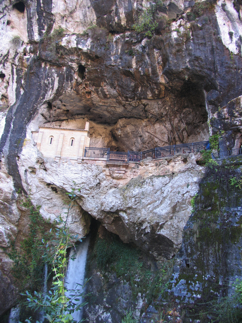 COVADONGA BASILICA