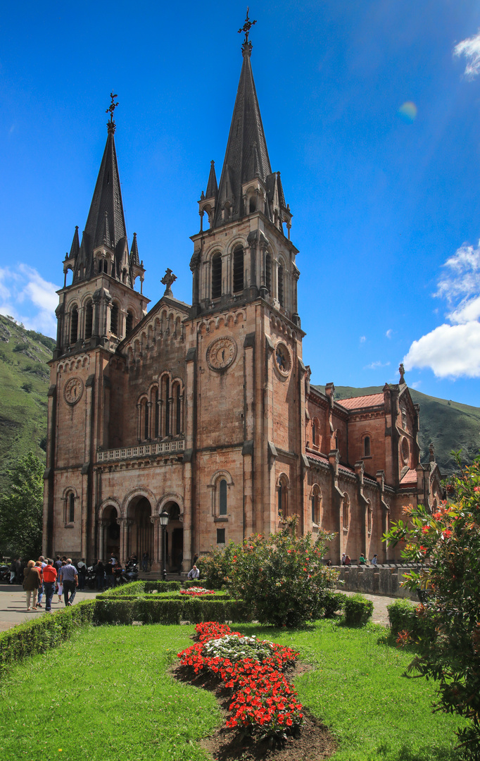 Covadonga, Kirche