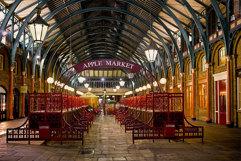 Covent Garden - Apple Market at night