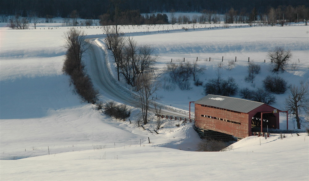 covered bridge in the Gatineau hills