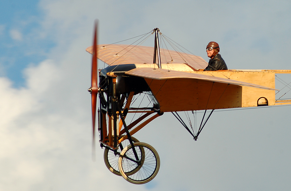 Cpt. Mikael Carlson in seiner Blériot XI