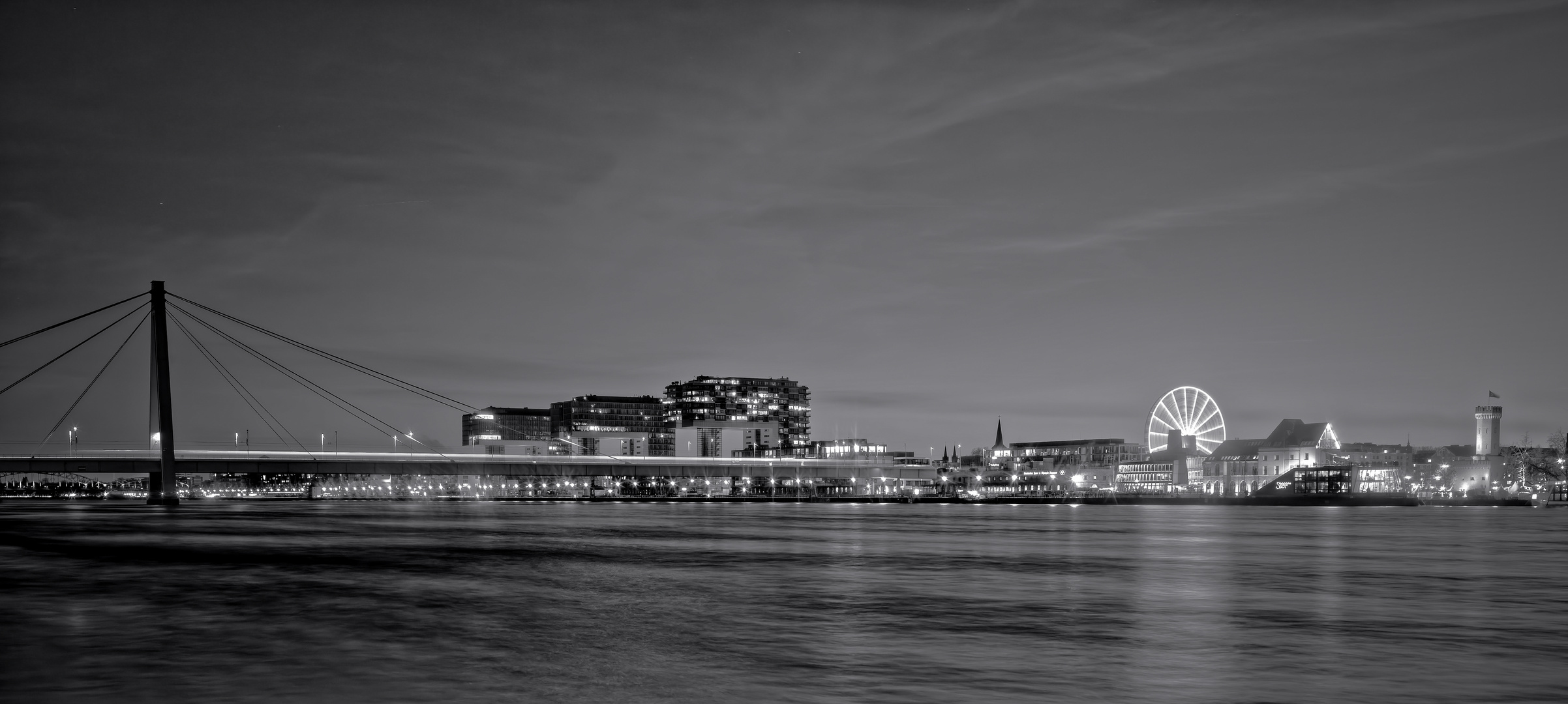 crane houses Cologne @night (reinklicken zum Vergrößern)