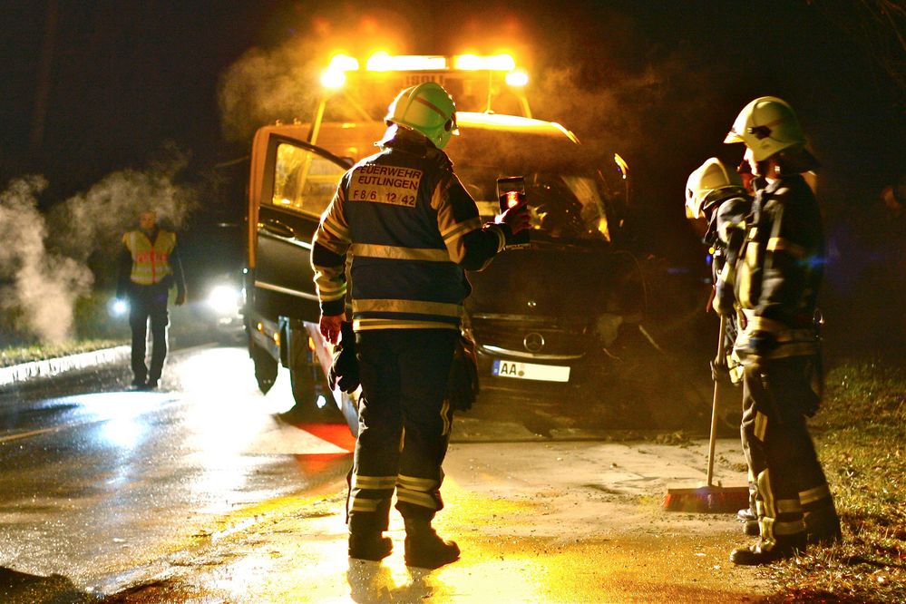 Crash bei Reutlingen-Altenburg – Feuerwehr im Einsatz