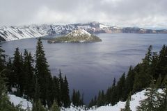 Crater Lake im gleichnamigen Nationalpark im Süden von Oregon...