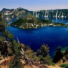 Crater Lake im Juli mit Schnee