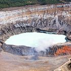 Cratère du volcan " Poas " ( 2700m ) dont les jets de vapeurs sont toxiques.( Costa Rica )