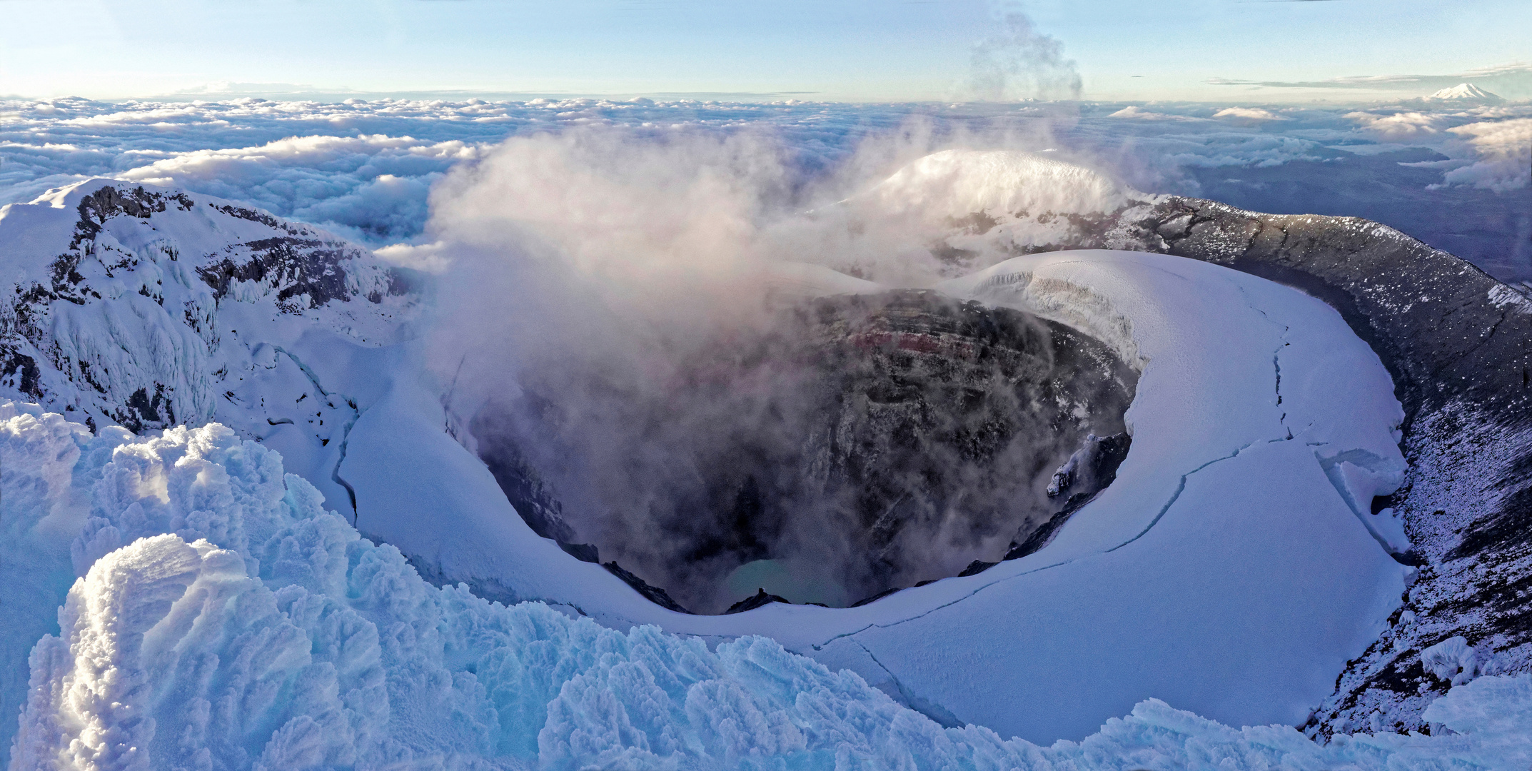 Cratère sommital Fumant du Cotopaxi