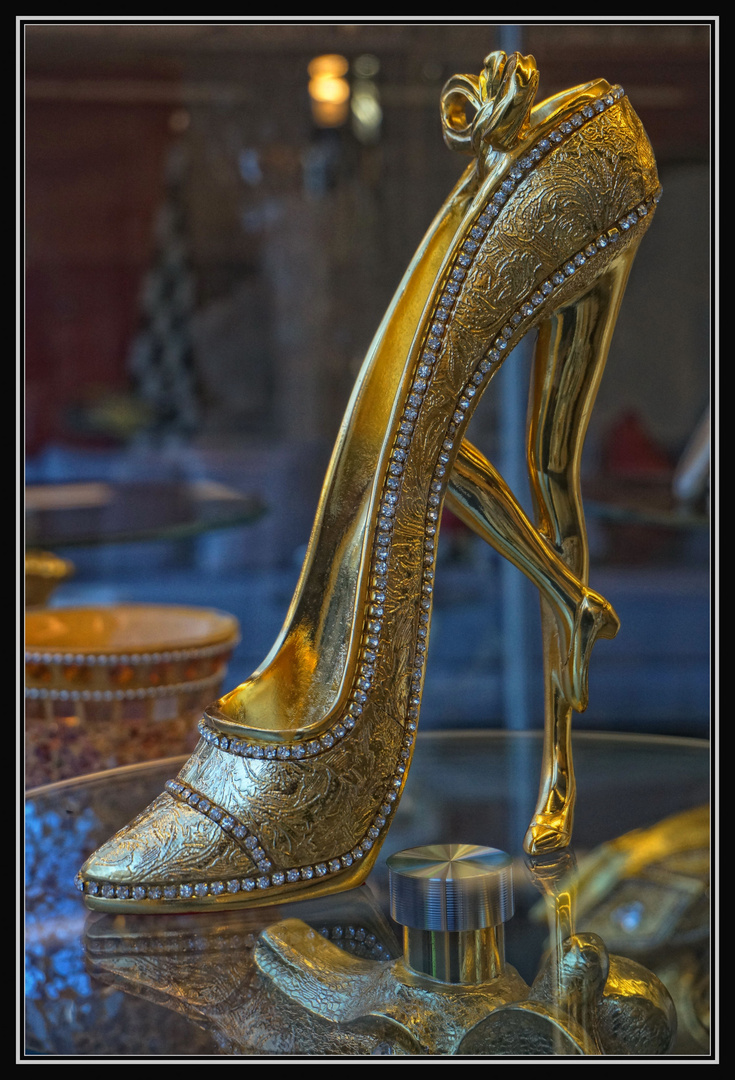 Crazy Golden Slipper