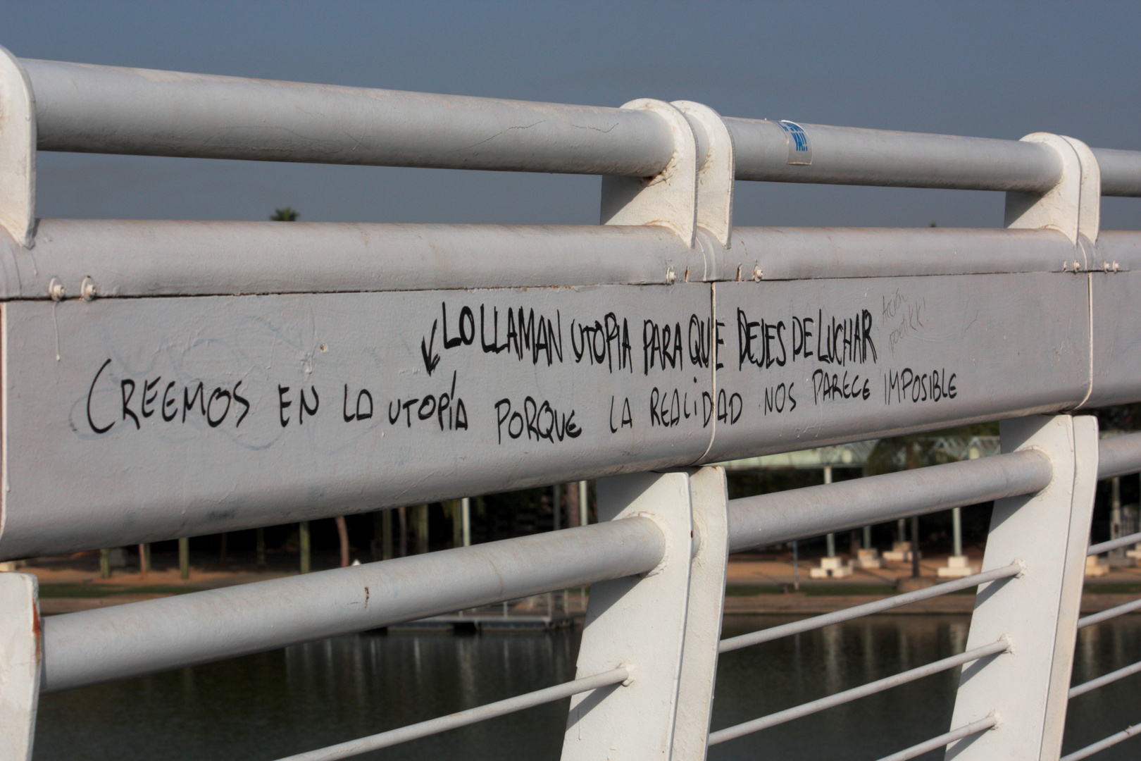 creemos en la utopía por que la realidad nos parece imposible.