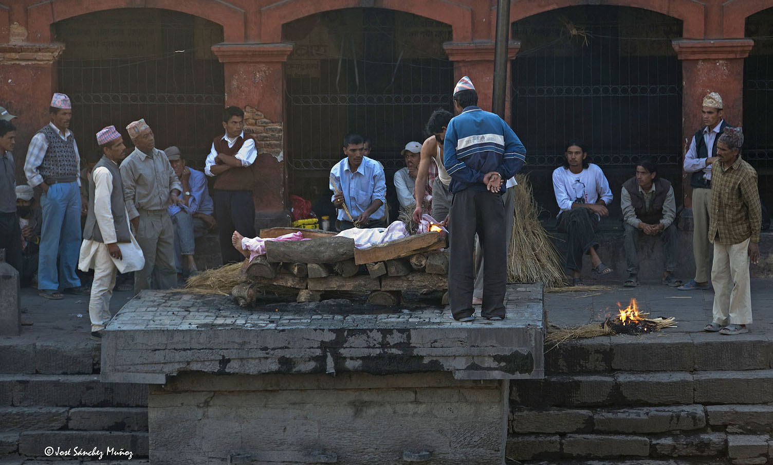 CREMACIÓN EN PASHUPATINATH