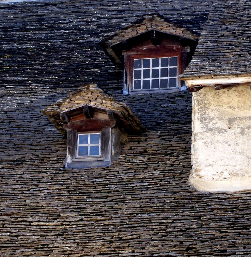 Crémieu - Isère - Fenêtres ....