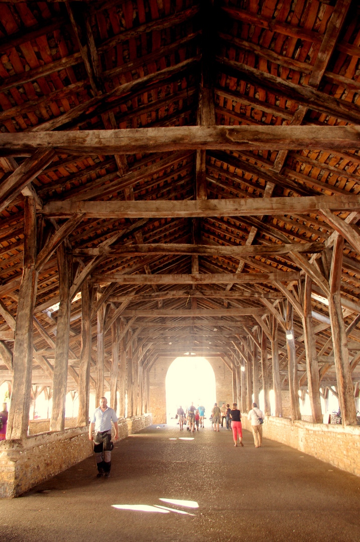 Crémieu - Isère - intérieur de la halle