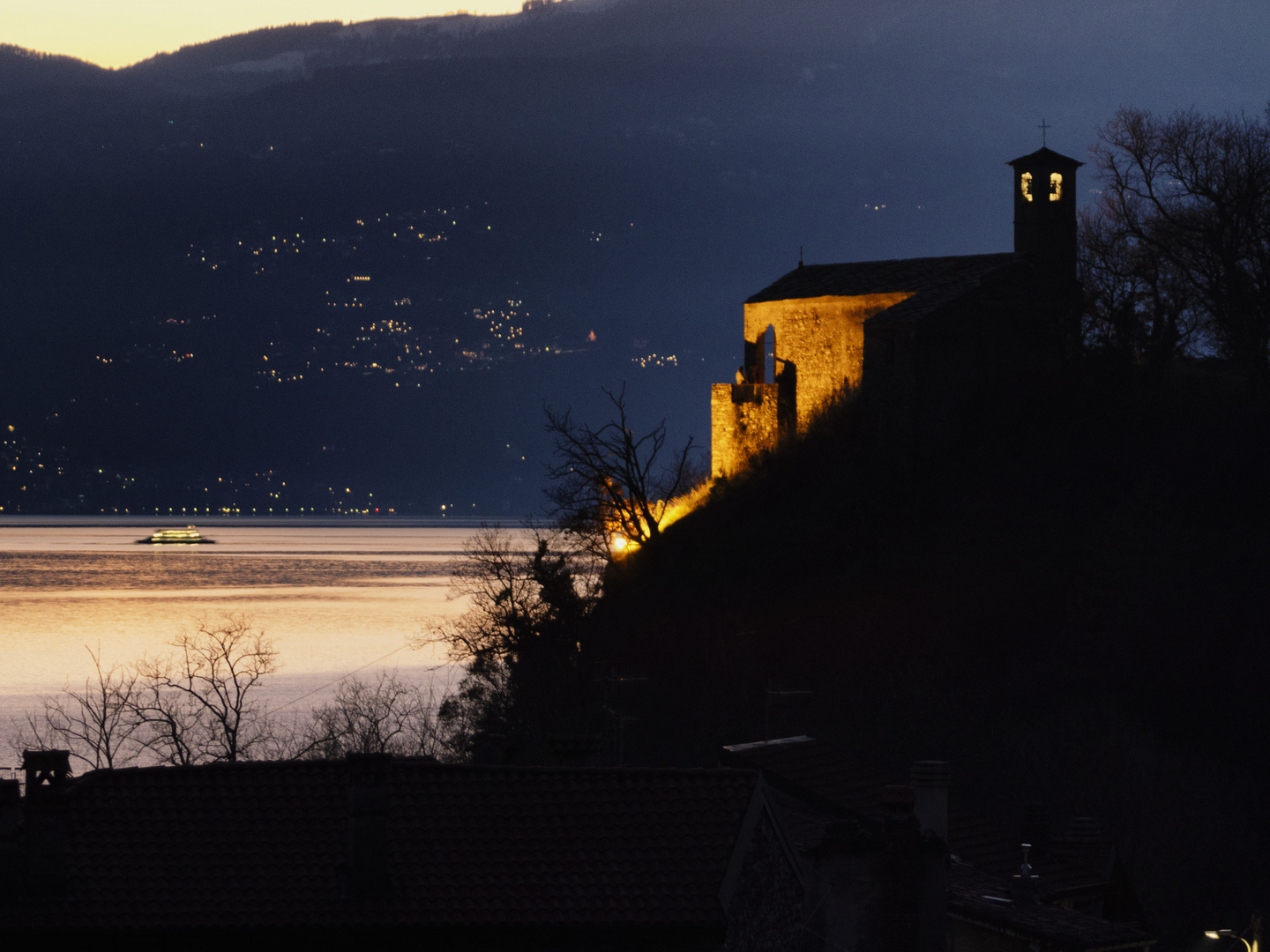 Crepuscolo sul lago