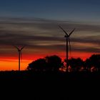 Crépuscule aux éoliennes