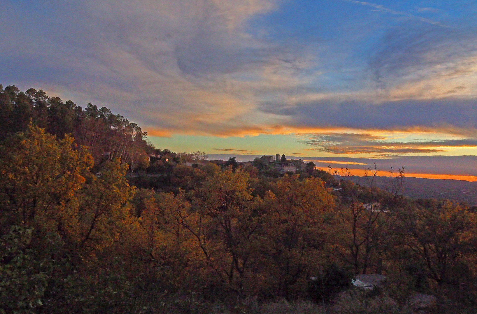 Crépuscule près de Montauroux (Var)