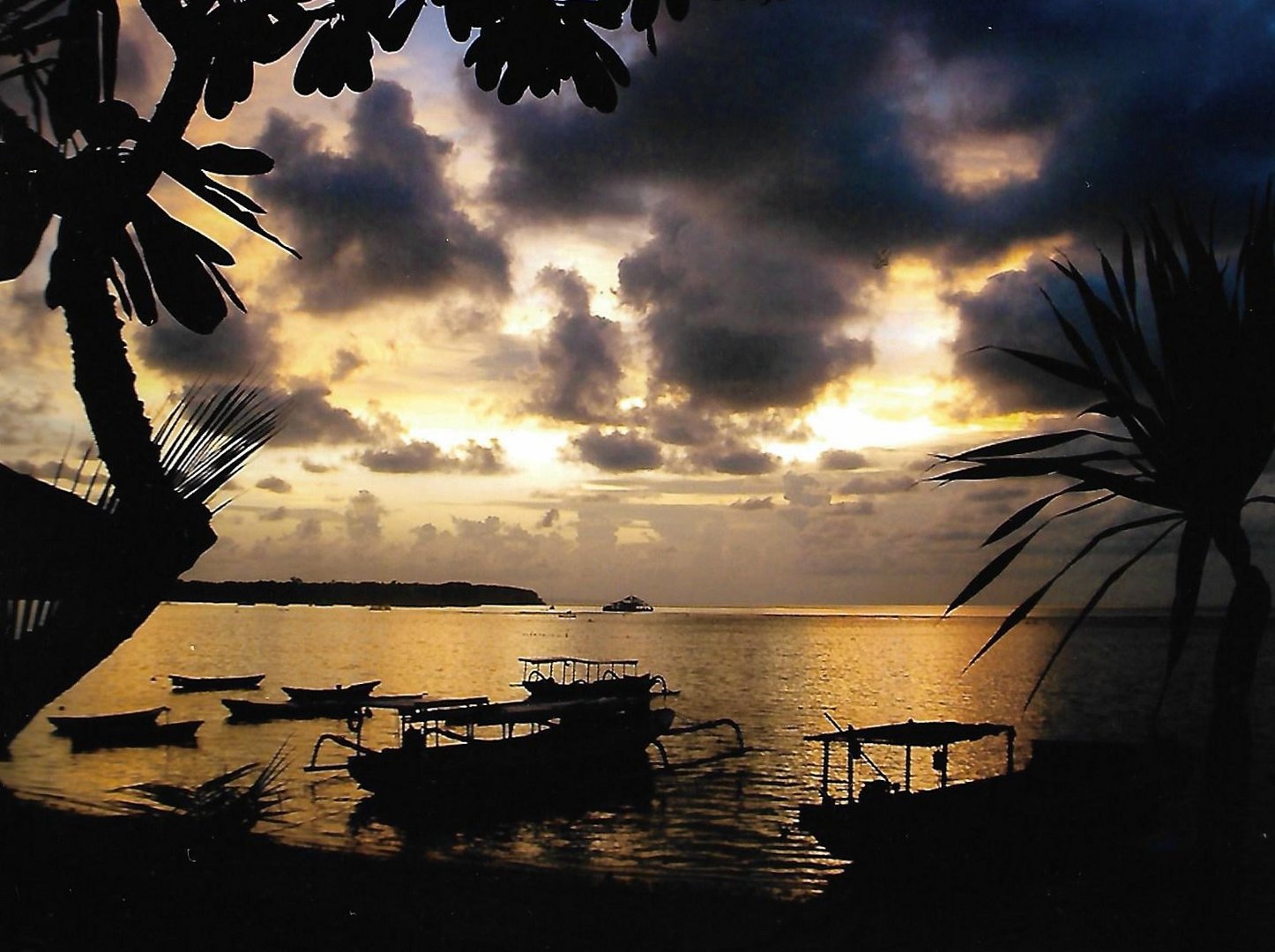 crépuscule sur la plage de Sanur