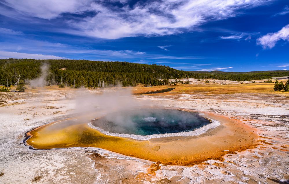 Crested Pool, Yellowstone NP, Wyoming, USA