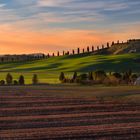 Crete senesi casolari al tramonto