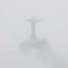 Cristo Redentor im Nebel