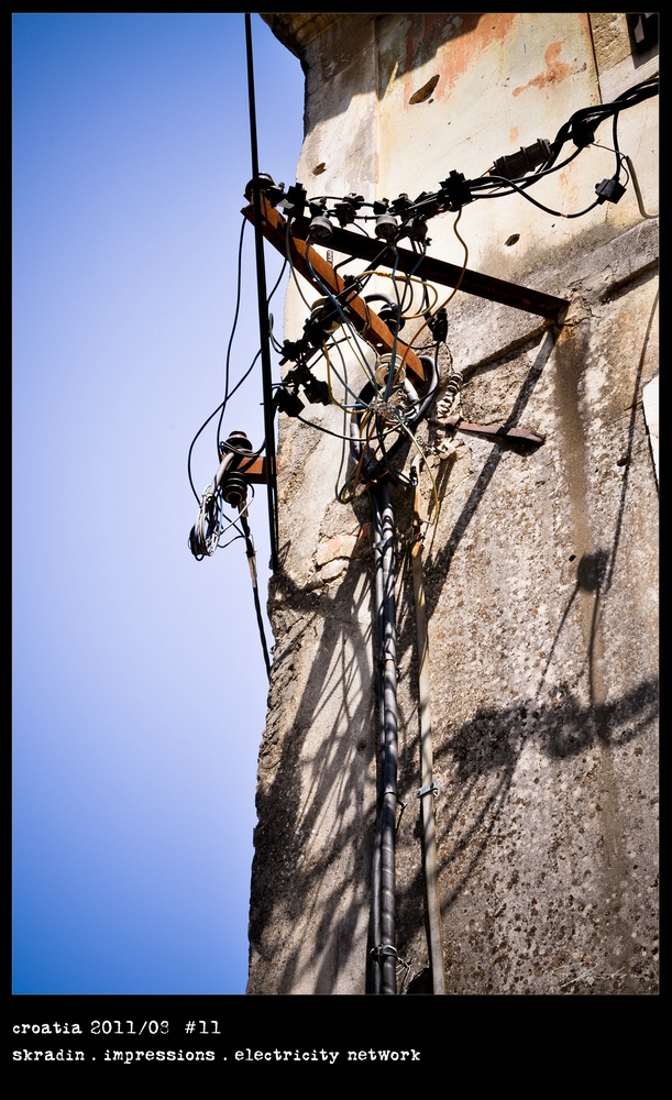 croatia 2011/08 . skradin . impressions . electricity network