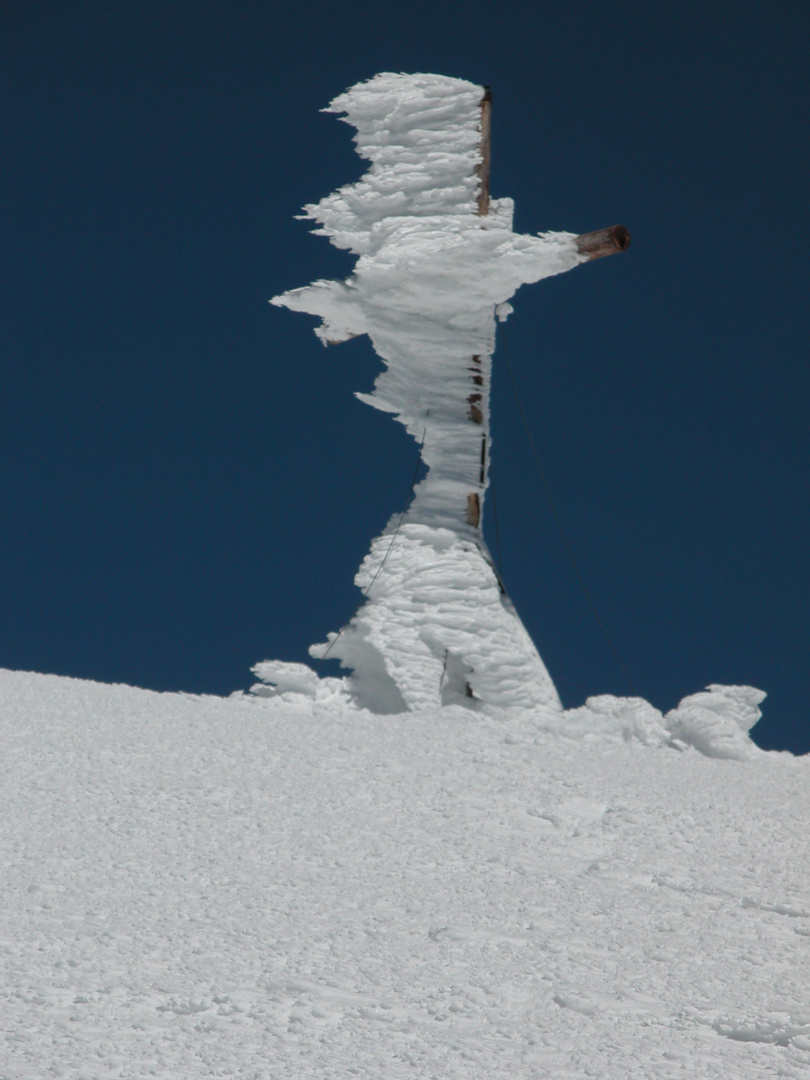 crocifisso di neve