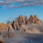 Croda da Lago im herbstlichen Nebel