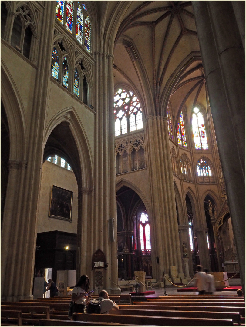 Croisée du transept  --  Cathédrale Sainte-Marie à Bayonne