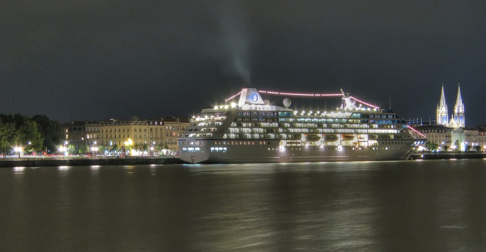 croisière à Bordeaux by night