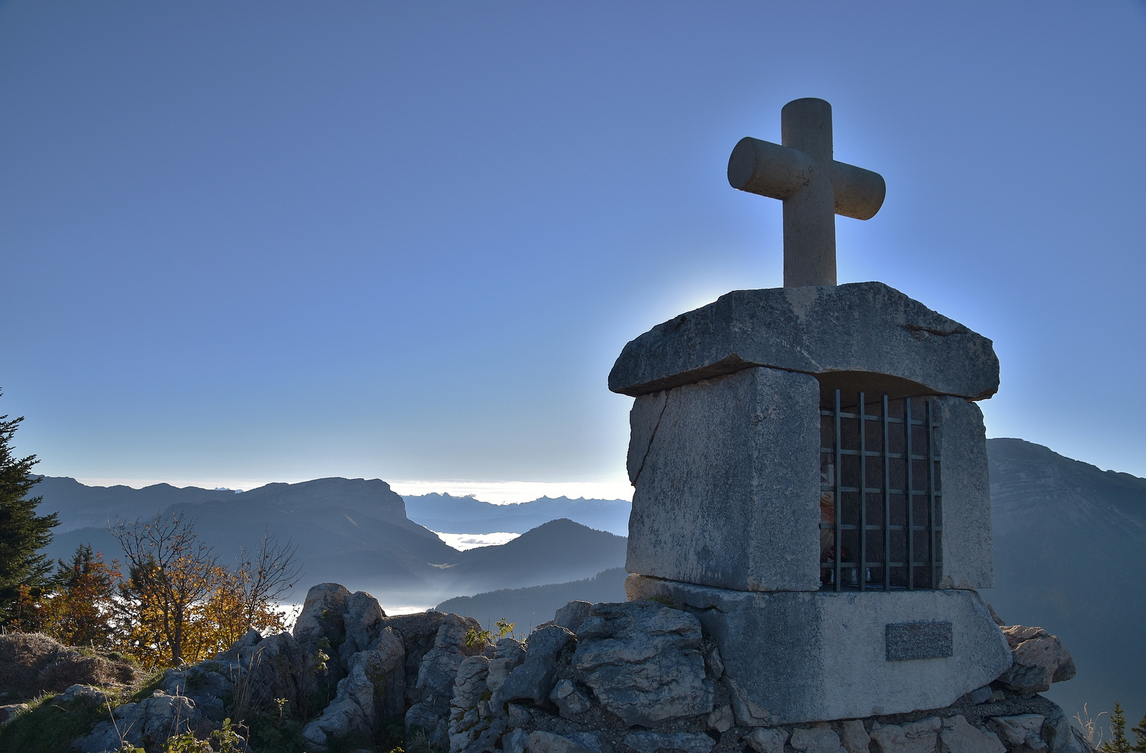 Croix au sommet.........