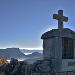 Croix au sommet.........