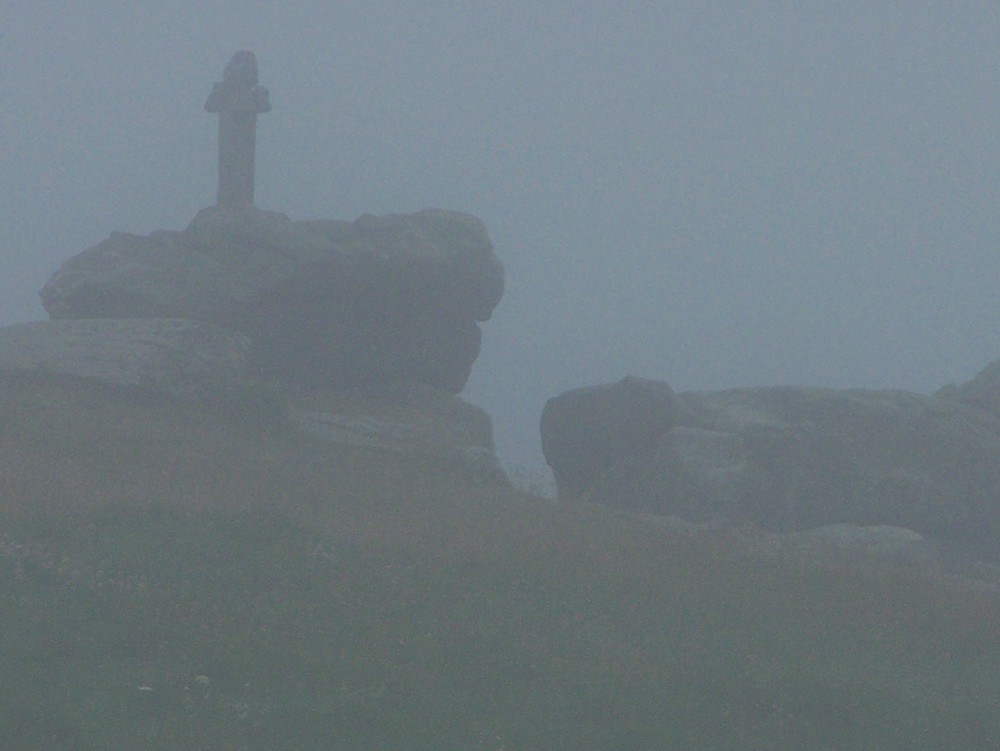 Croix dans la brume