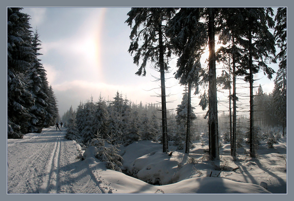 Crosscountryskiing beneath The Rainbow