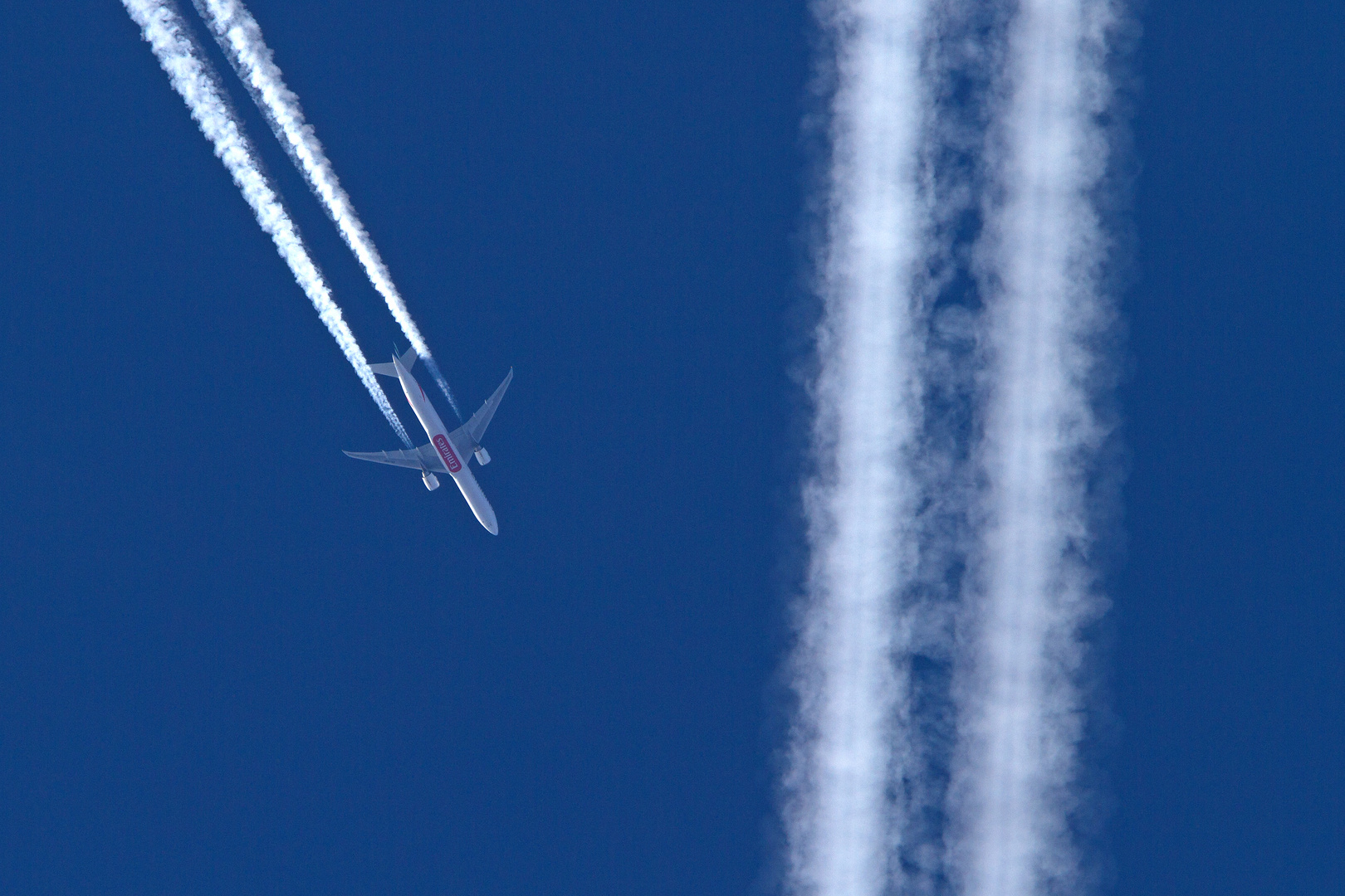 Crossing of the Contrails